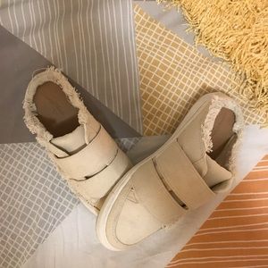 Universal Threads beach mules